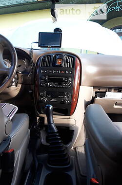 Минивэн Chrysler Voyager 2003 в 