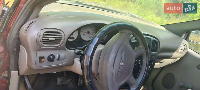 Седан Chrysler Voyager 2002 в Киеве