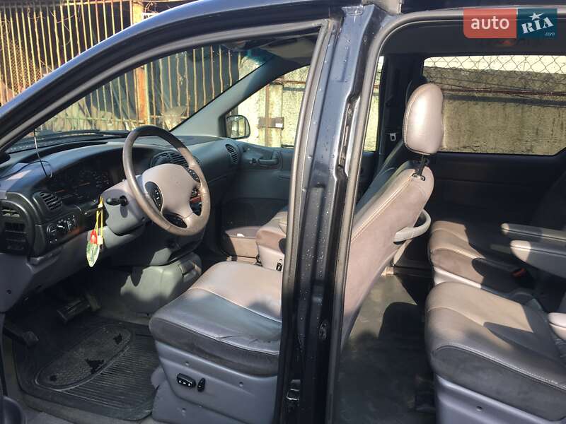 Минивэн Chrysler Voyager 2000 в Ужгороде