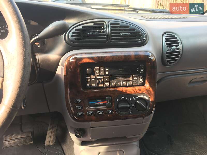Минивэн Chrysler Voyager 2000 в Ужгороде