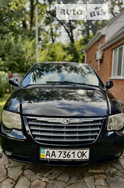 Минивэн Chrysler Voyager 2005 в Киеве