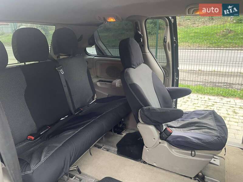 Минивэн Chrysler Voyager 2002 в Ужгороде