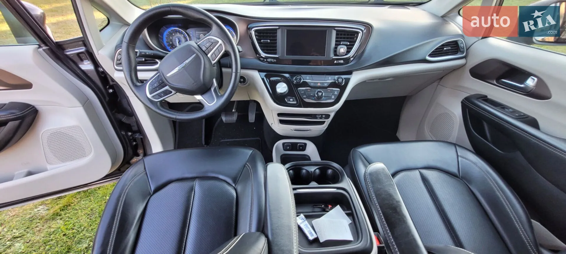 2020 Chrysler Voyager - мініатюра 15