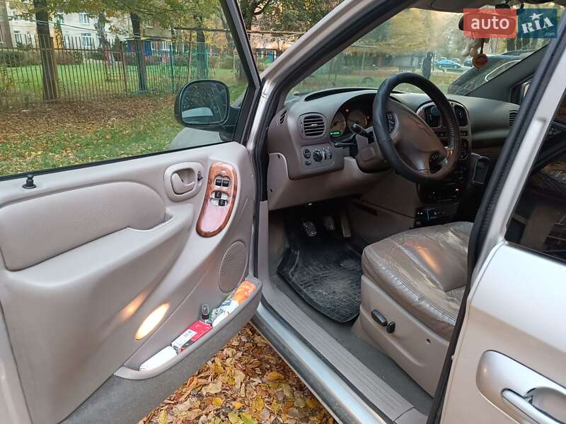 Минивэн Chrysler Voyager 2003 в Мукачево