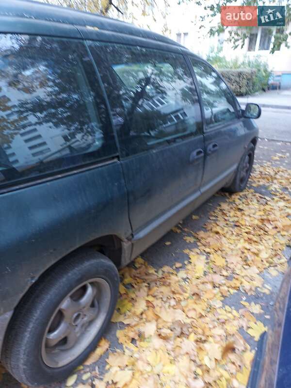 Минивэн Chrysler Voyager 1999 в Черновцах