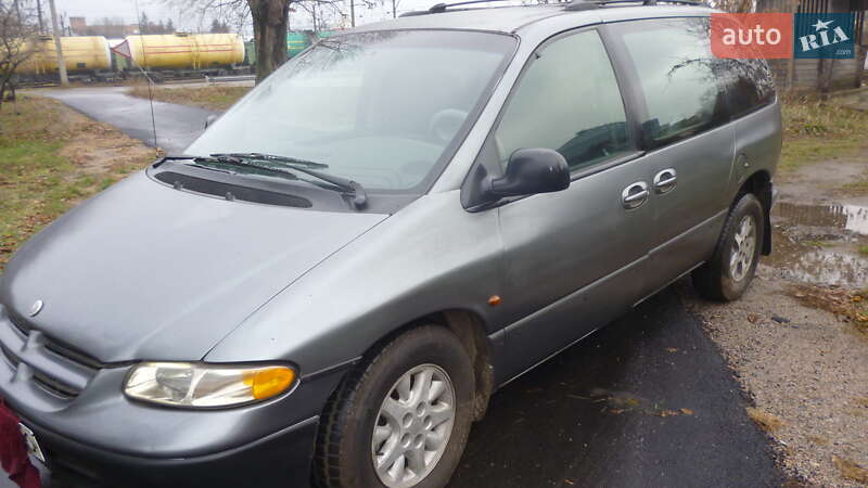 Мінівен Chrysler Voyager 1996 в Києві