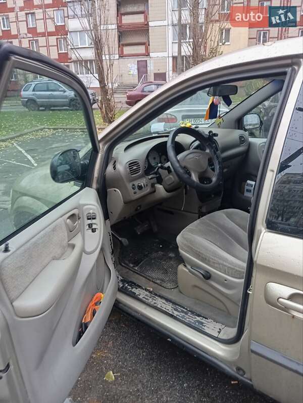 Минивэн Chrysler Voyager 2002 в Киеве