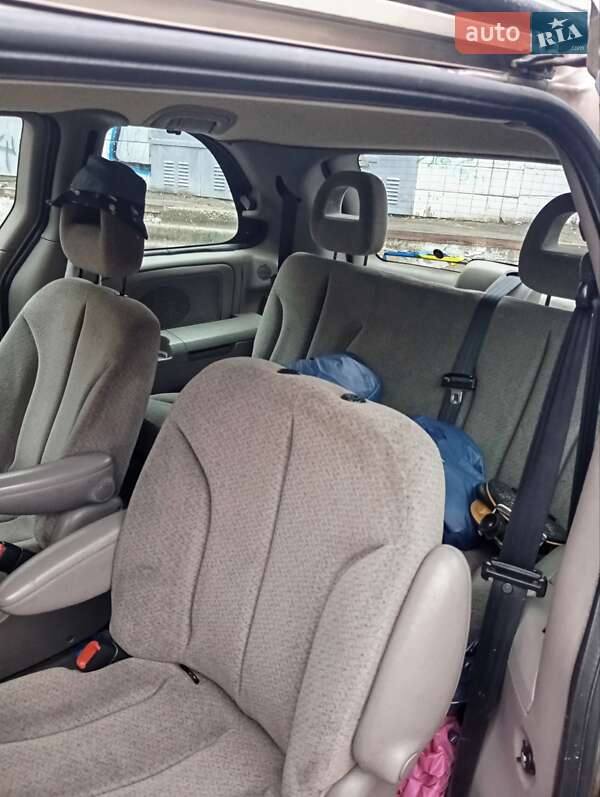 Минивэн Chrysler Voyager 2002 в Киеве