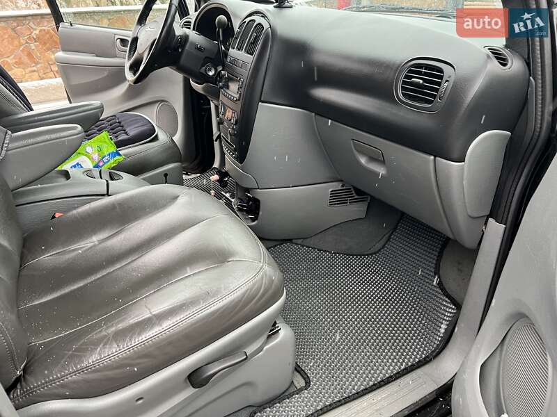 Минивэн Chrysler Voyager 2007 в Березному