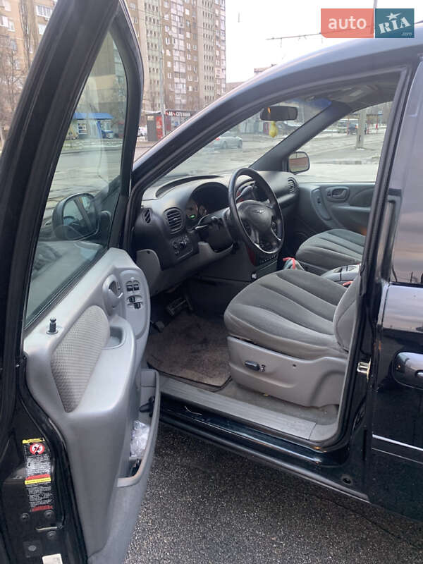 Минивэн Chrysler Voyager 2005 в Киеве