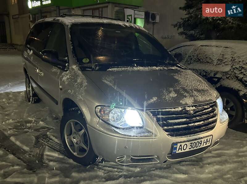 Мінівен Chrysler Voyager 2004 в Ужгороді