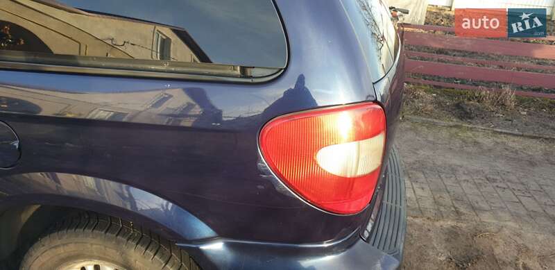 Минивэн Chrysler Voyager 2006 в Жовкве