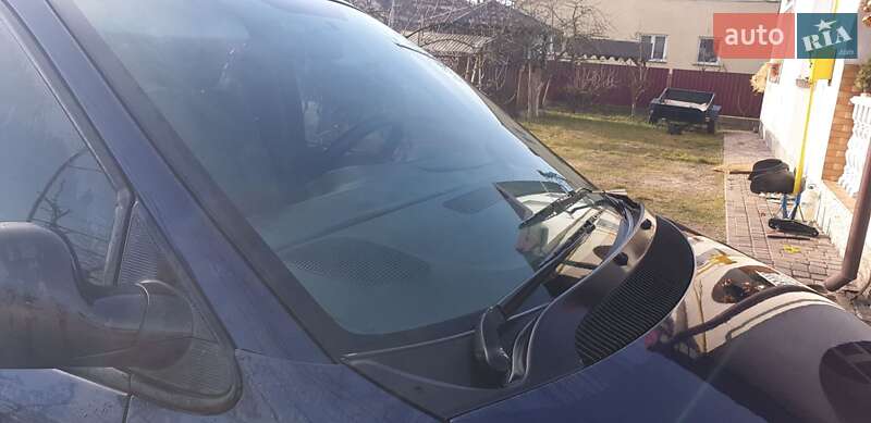 Минивэн Chrysler Voyager 2006 в Жовкве