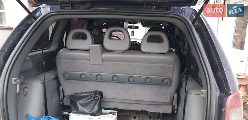 Минивэн Chrysler Voyager 2006 в Жовкве