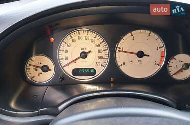Минивэн Chrysler Voyager 2006 в 