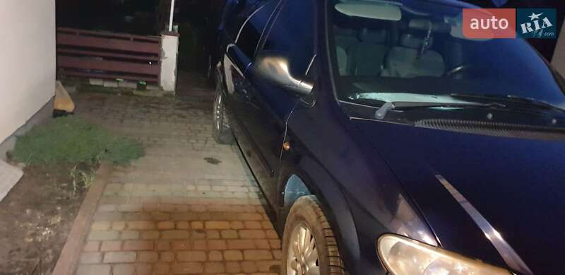 Минивэн Chrysler Voyager 2006 в Жовкве
