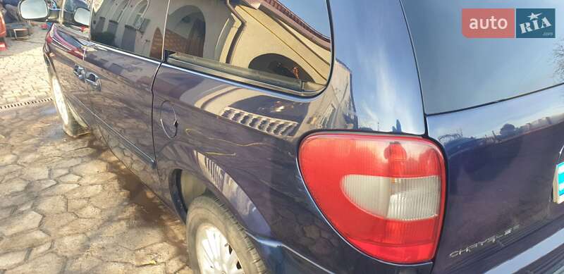 Минивэн Chrysler Voyager 2006 в Жовкве