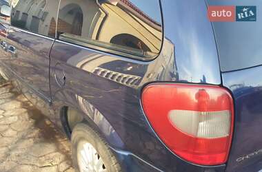 Минивэн Chrysler Voyager 2006 в 