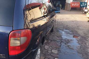 Минивэн Chrysler Voyager 2006 в 