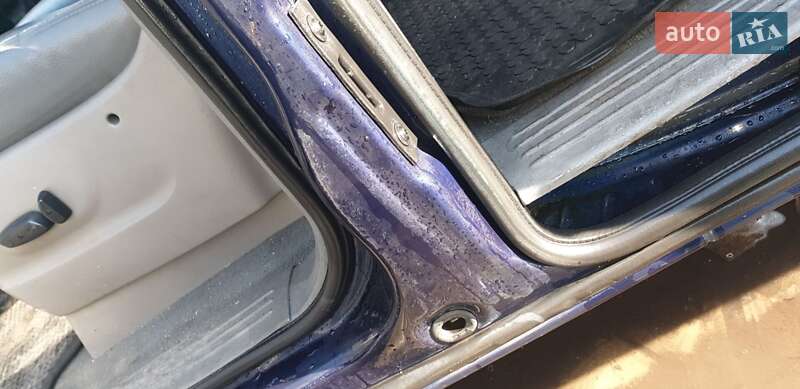 Минивэн Chrysler Voyager 2006 в Жовкве