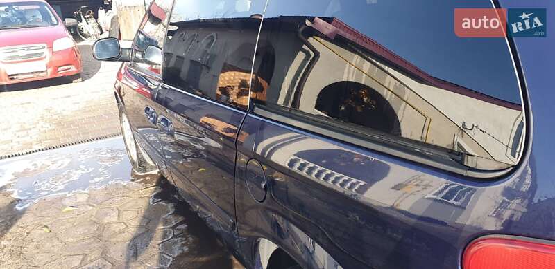 Минивэн Chrysler Voyager 2006 в Жовкве