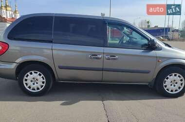 Минивэн Chrysler Voyager 2006 в 