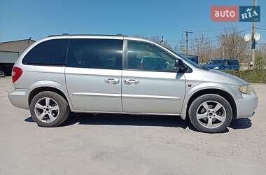Минивэн Chrysler Voyager 2001 в 