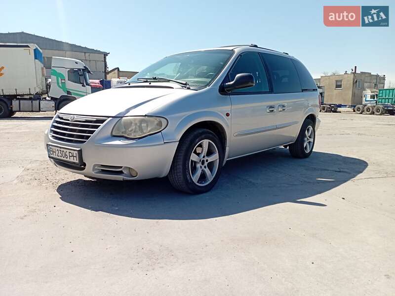 Минивэн Chrysler Voyager 2001 в 