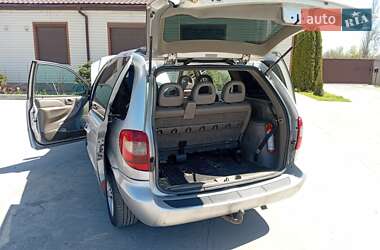 Минивэн Chrysler Voyager 2001 в 
