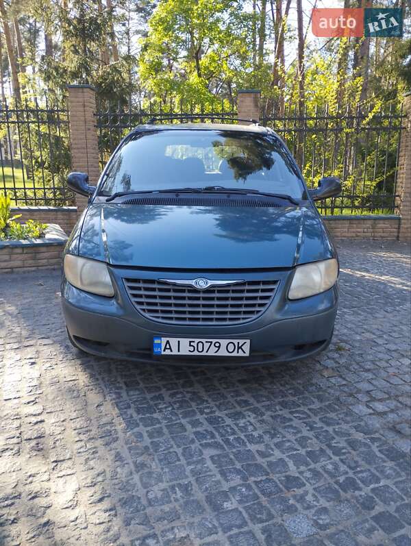 Минивэн Chrysler Voyager 2001 в 