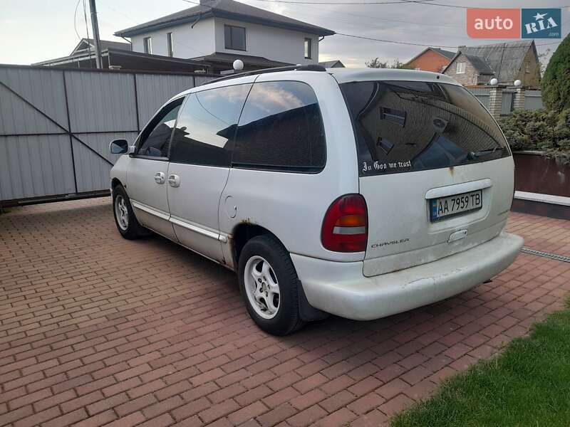 Минивэн Chrysler Voyager 2000 в Киеве