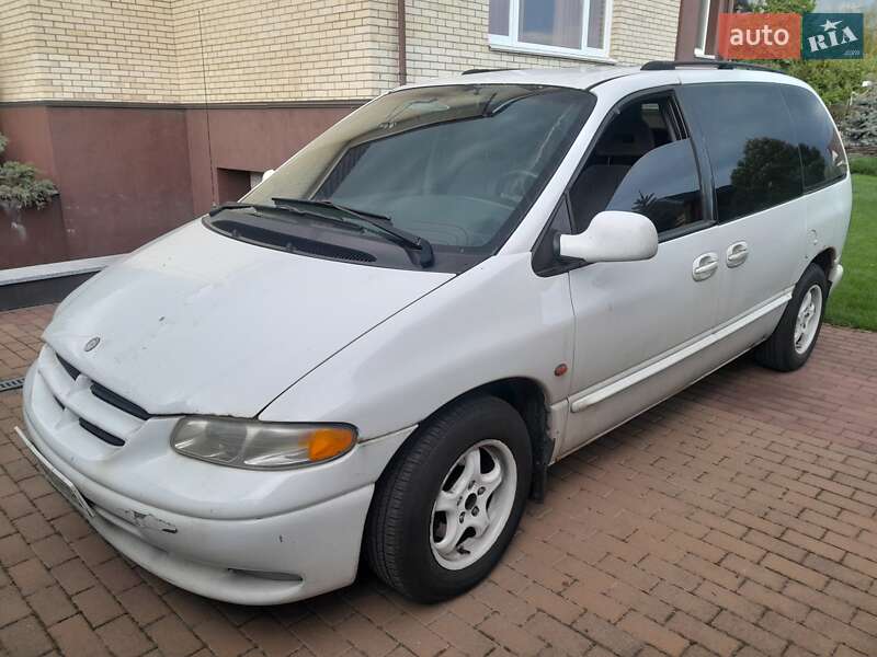 Минивэн Chrysler Voyager 2000 в Киеве