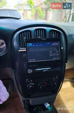 Минивэн Chrysler Voyager 2005 в 