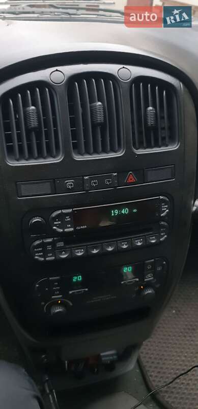 Минивэн Chrysler Voyager 2006 в Жовкве