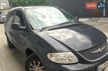 Минивэн Chrysler Voyager 2001 в 
