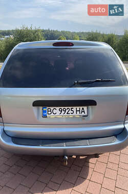 Минивэн Chrysler Voyager 2003 в 