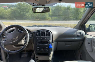 Минивэн Chrysler Voyager 2003 в 