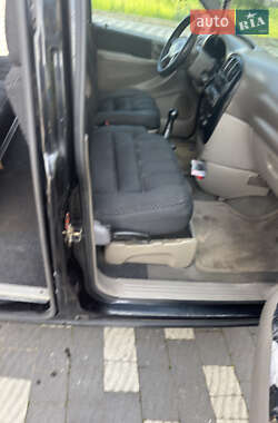 Минивэн Chrysler Voyager 2003 в 