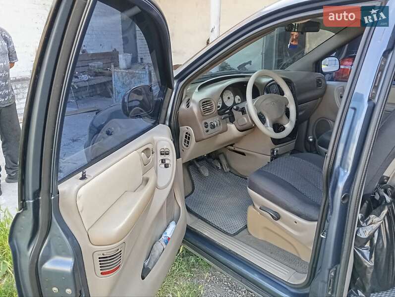 Минивэн Chrysler Voyager 2001 в Каменском