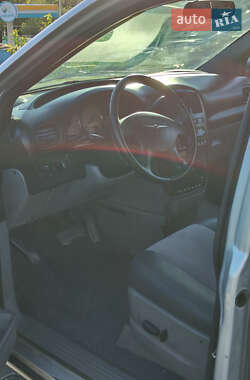 Минивэн Chrysler Voyager 2006 в 