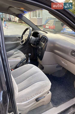Минивэн Chrysler Voyager 2002 в 