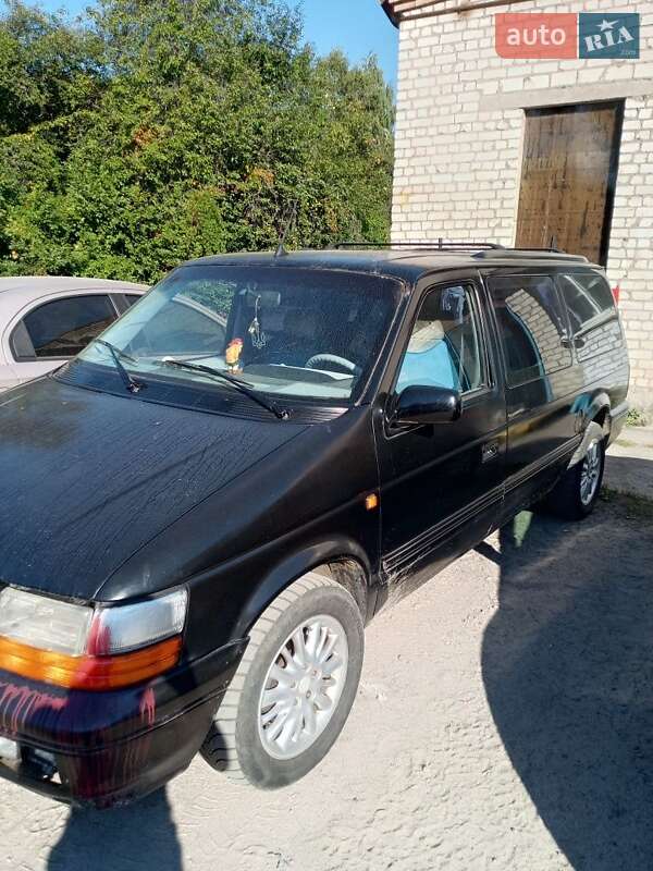 Минивэн Chrysler Voyager 1993 в 