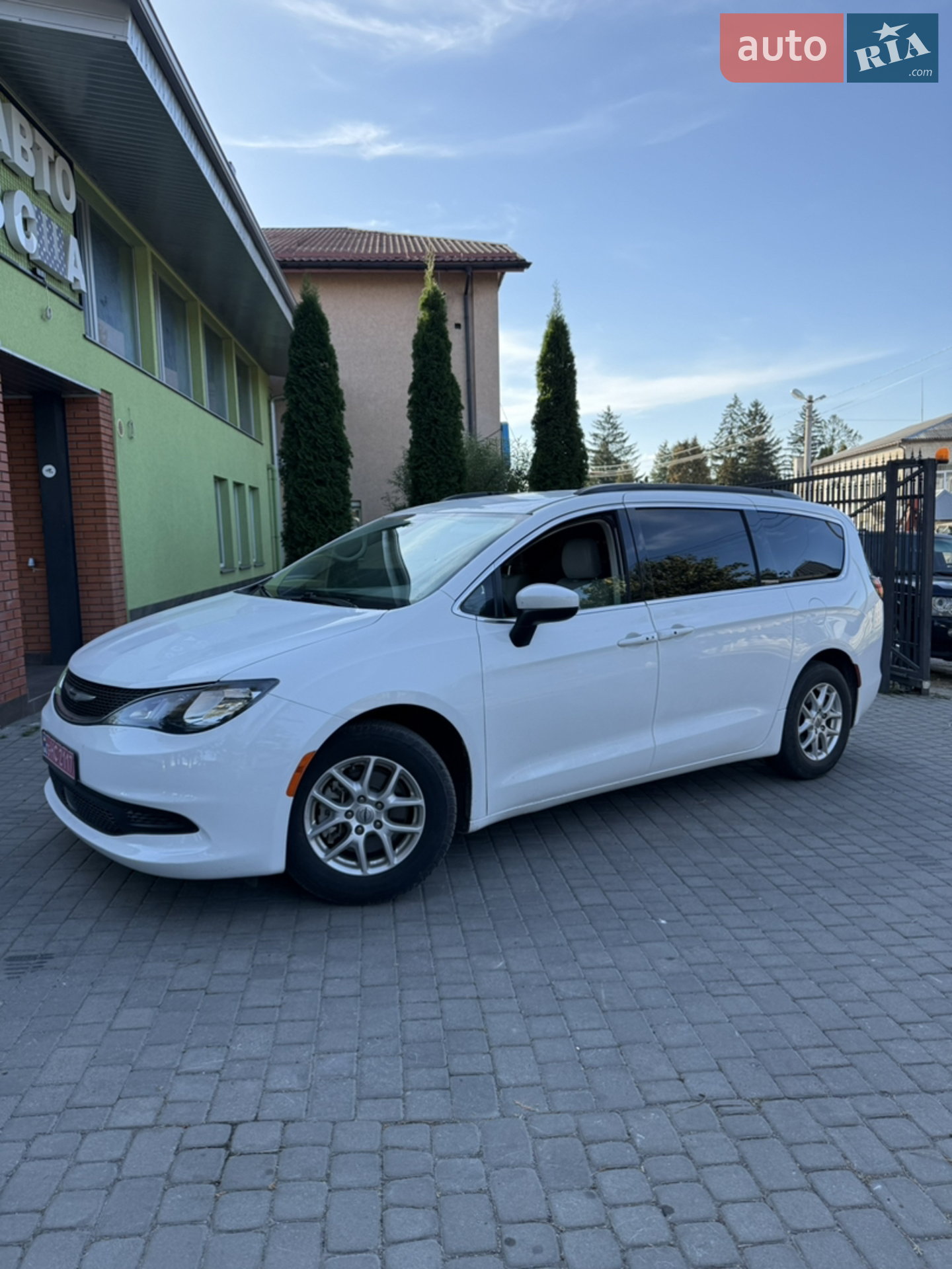 2020 Chrysler Voyager - мініатюра 3