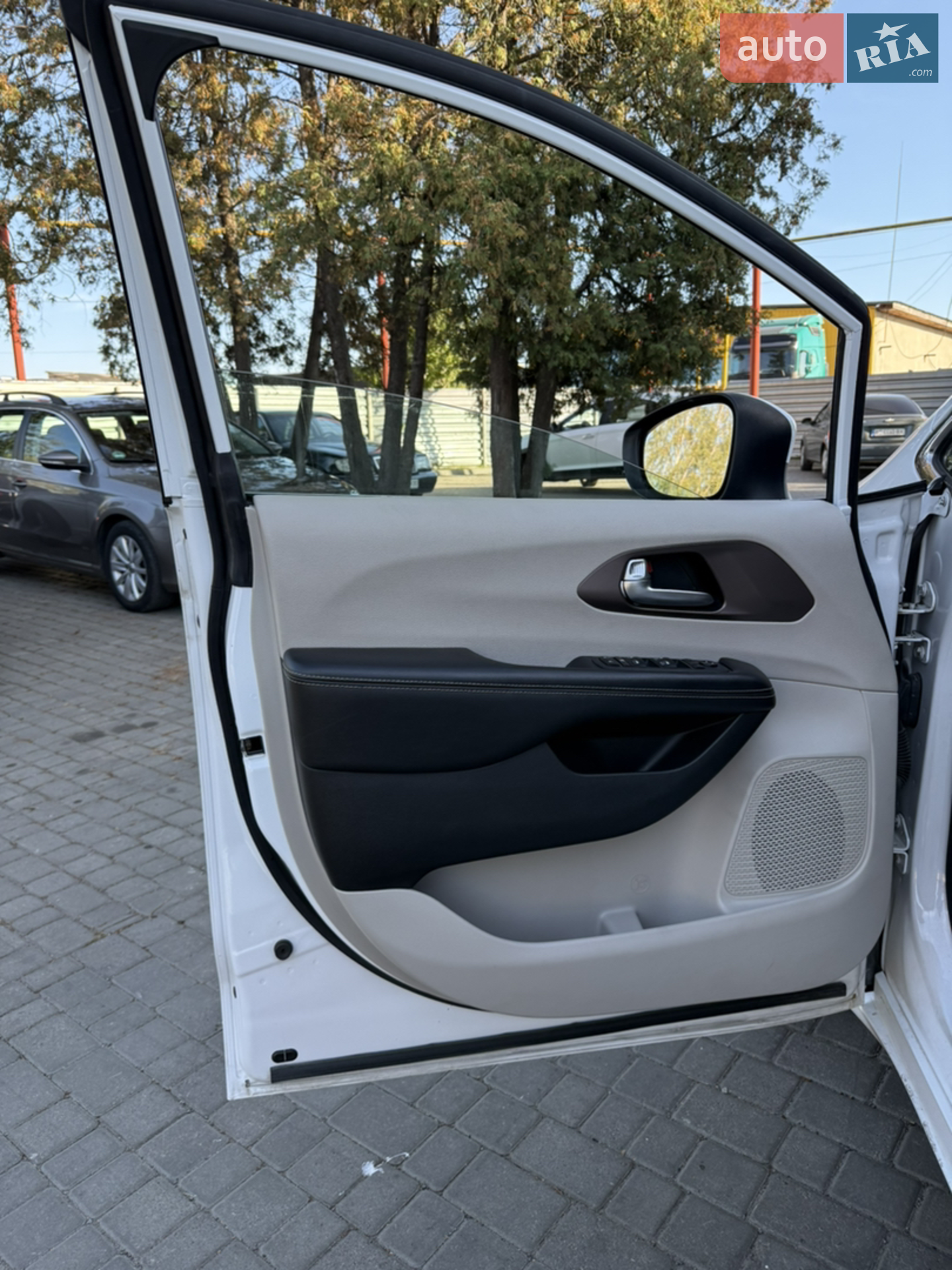 2020 Chrysler Voyager - мініатюра 7