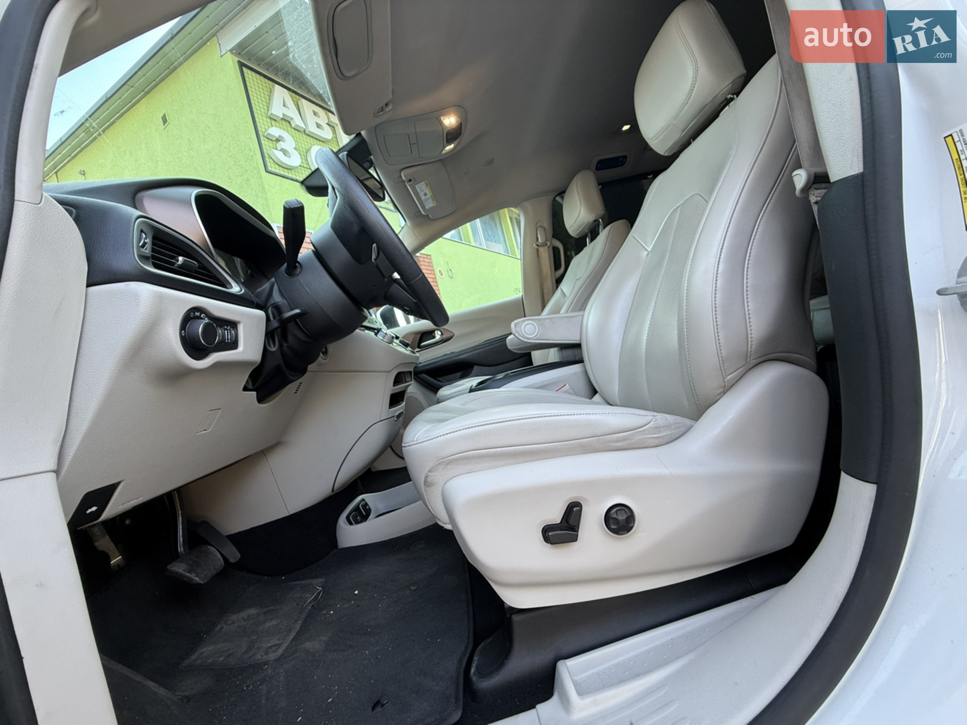 2020 Chrysler Voyager - мініатюра 14