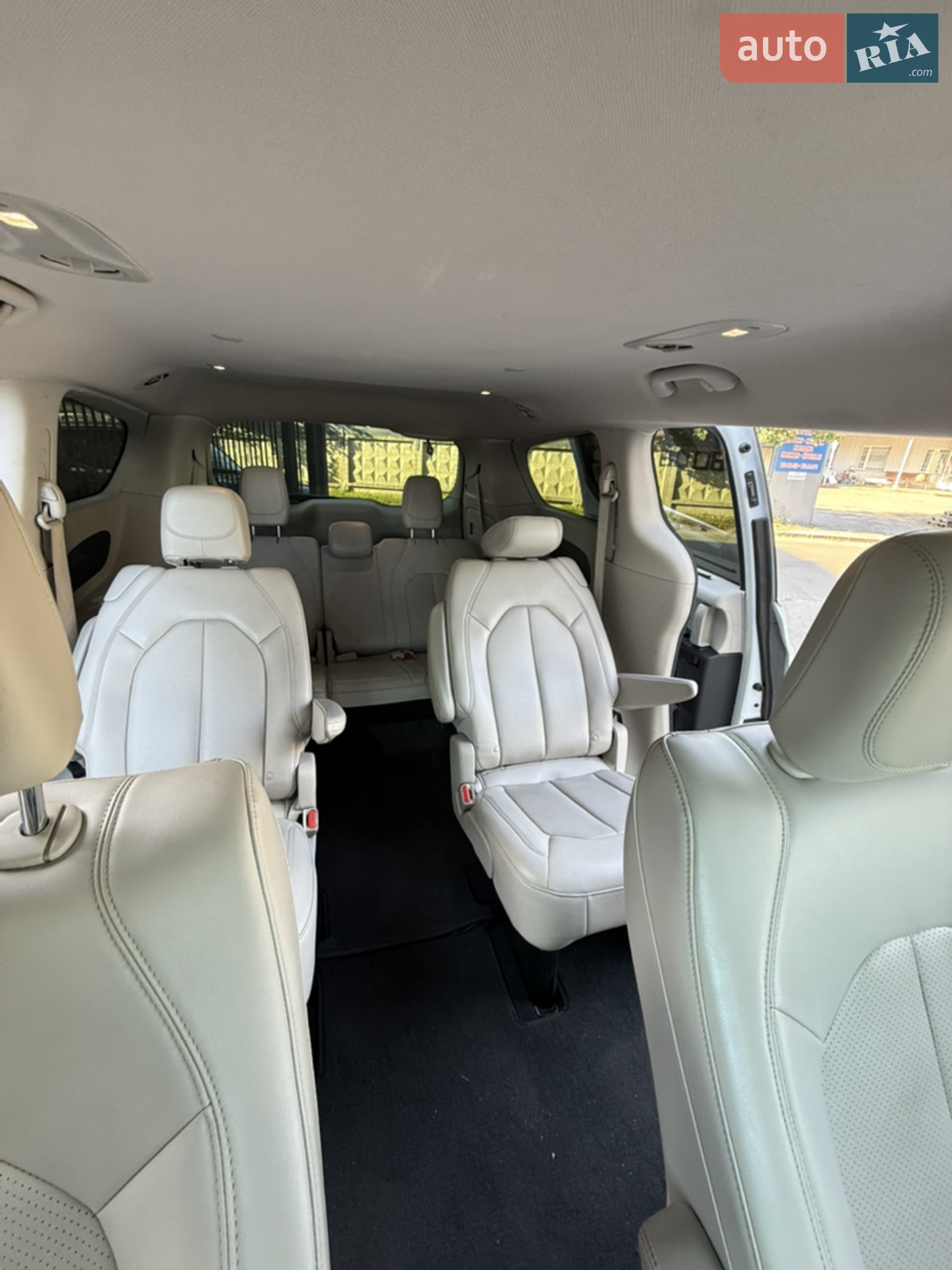 2020 Chrysler Voyager - мініатюра 18