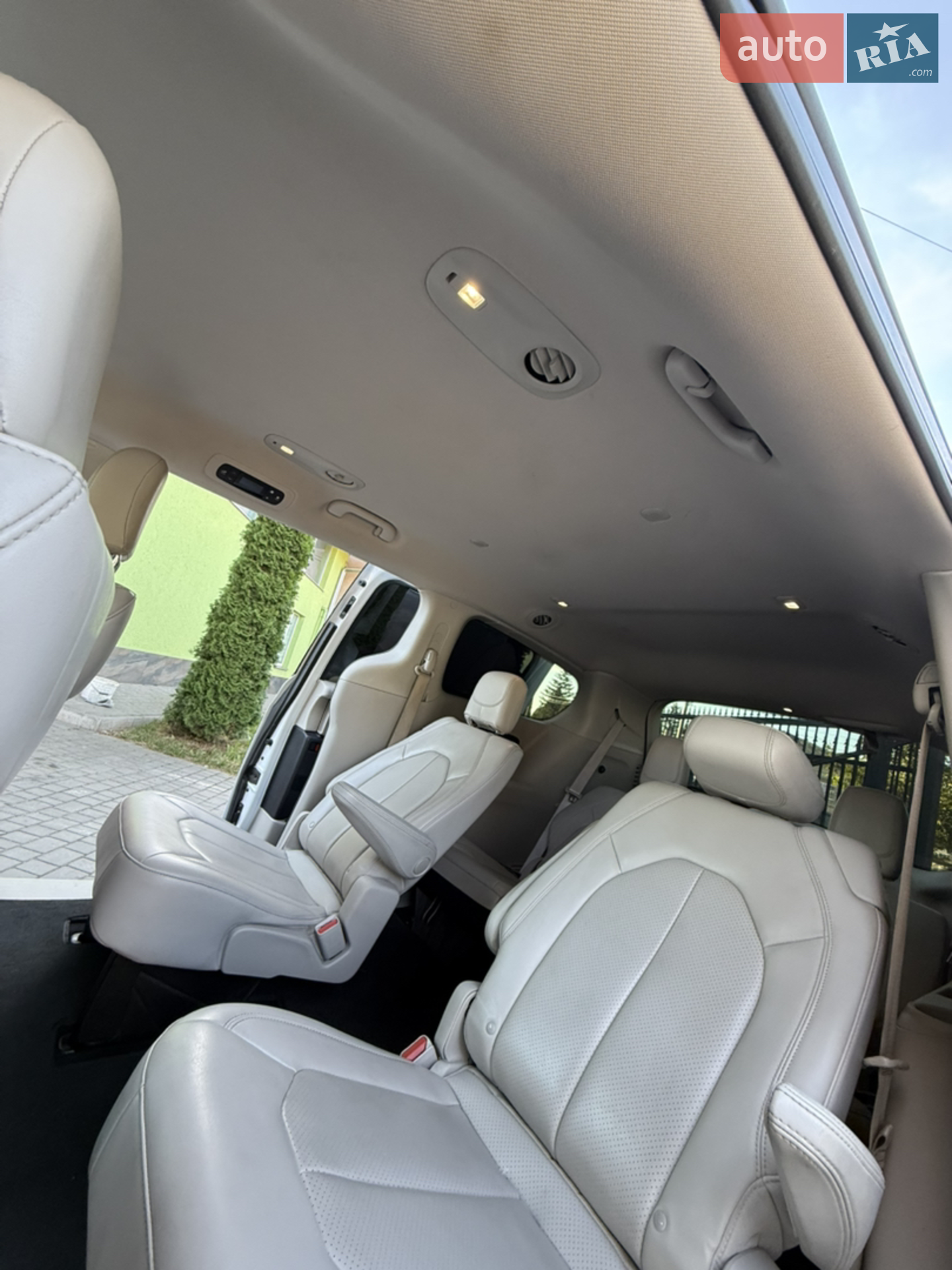 2020 Chrysler Voyager - мініатюра 23