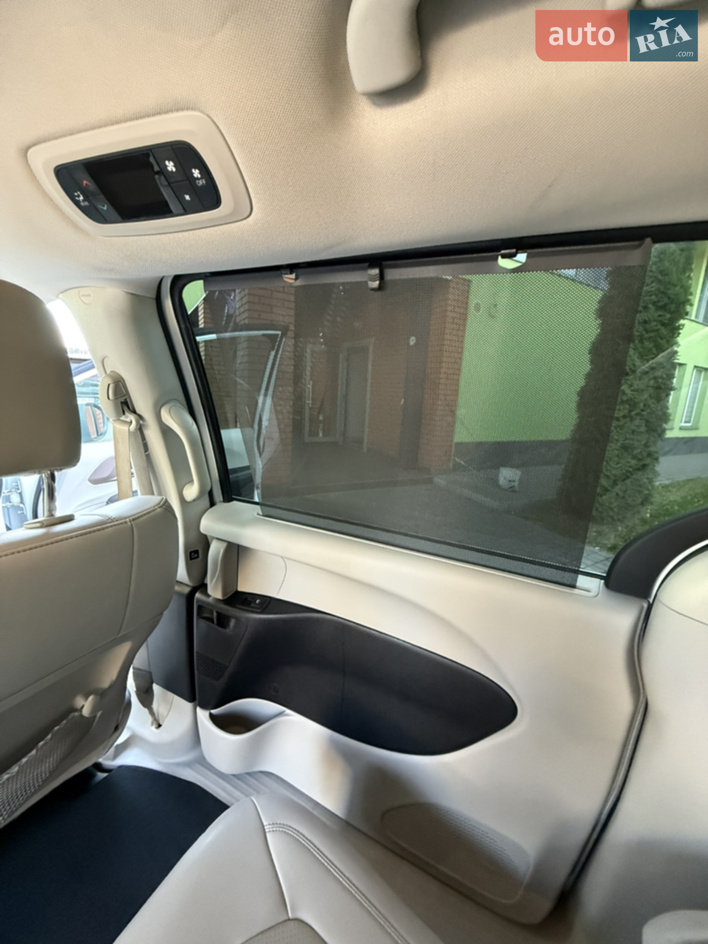 2020 Chrysler Voyager - мініатюра 25