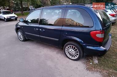 Минивэн Chrysler Voyager 2005 в 