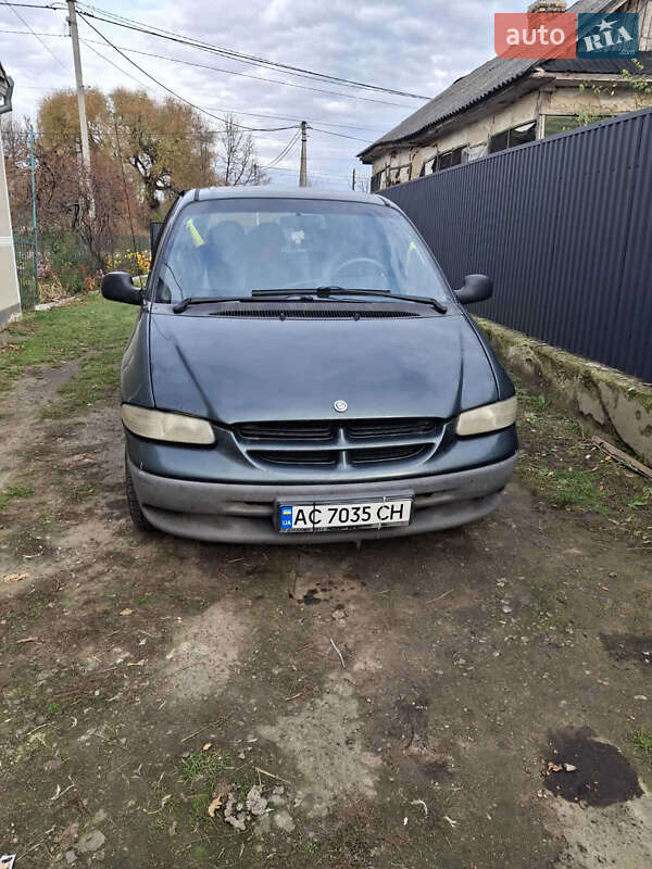 Минивэн Chrysler Voyager 2001 в Горохове